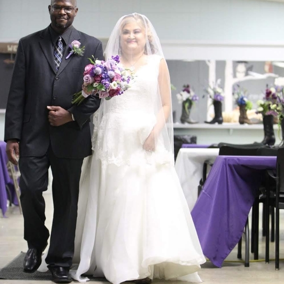 Ivory lace up wedding dress - Picture 11 of 13